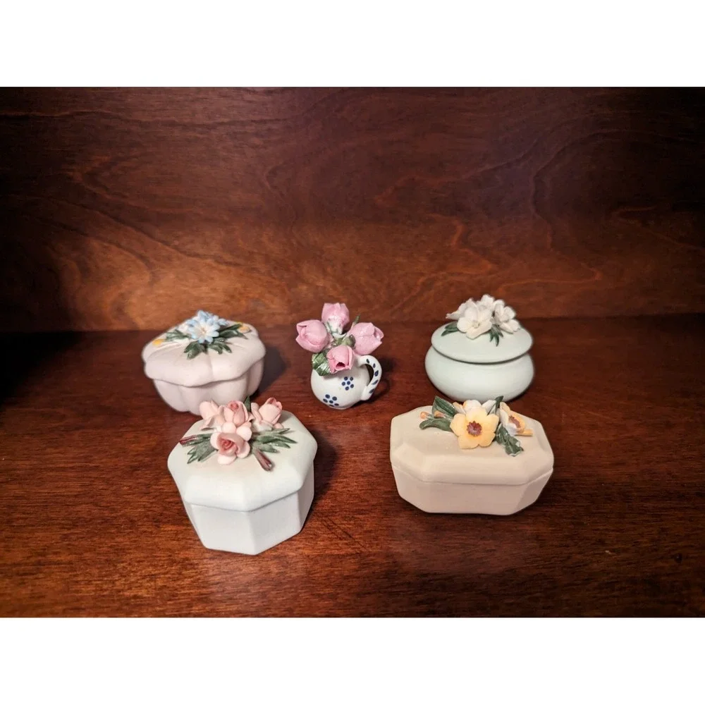 VTG Lot of 4 Capodimonte Porcelan Floral Lidded Trinket Boxes And Flower Vase